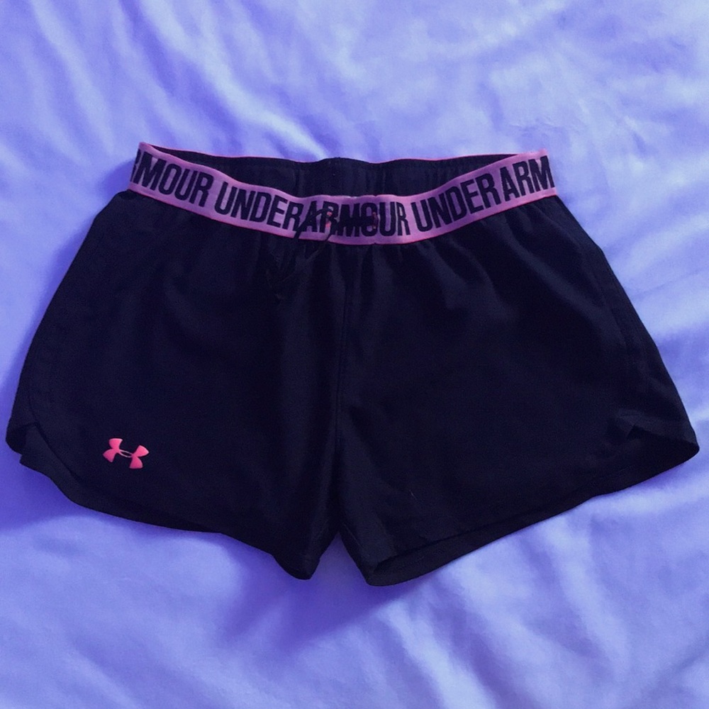 Women’s size small under Armour shorts